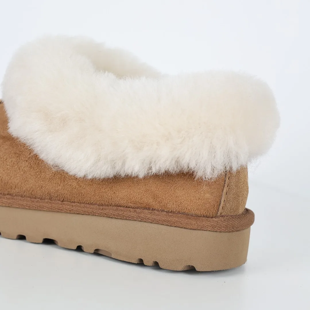 Pick up locally 💰520 The core recommendation is good price UGG Tazite slip-on lazy slippers series Maroon Xiaohongshu hot model Henan Longfeng leather production Sheepskin integrated top quality in the market 2-3 cm cashmere insole to keep warm in winter and suitable for home use UUG has launched a style series in the new year, which is partially geared towards the preferences of young consumers and has also moved to the forefront of fashion trends. Shoe body material Water-repellent coated suede upper 17mm UGGPURE™ implanted wool insole Lightweight non-slip comfortable rubber outsole With brand LOGO Trademark Comes with full packaging Size: 35 36 37 38 39 40